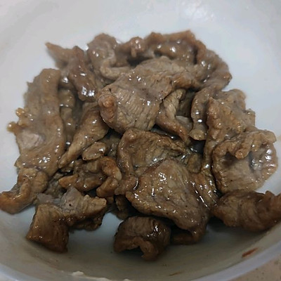 涼拌牛肉一口下肚，唇齒留香