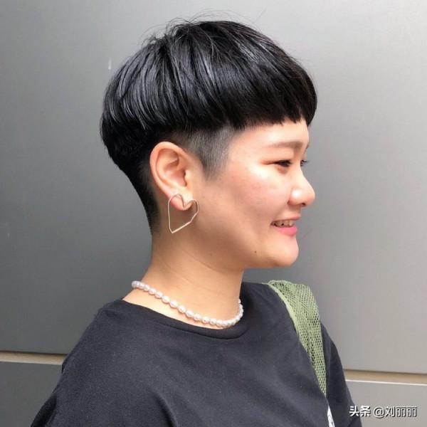 髮型別再亂剪了，新人氣女發20款送給大家，很美很心動