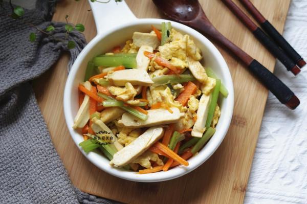 下雪天,我家隔三差五做這菜,不放肉也很香,好吃不上火 下雪天,我家隔三差五做這菜,不放肉也很香,好吃不上火