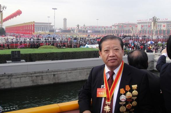 葵花葯業創始人關彥斌，因妻子的一句話，連捅妻子四刀