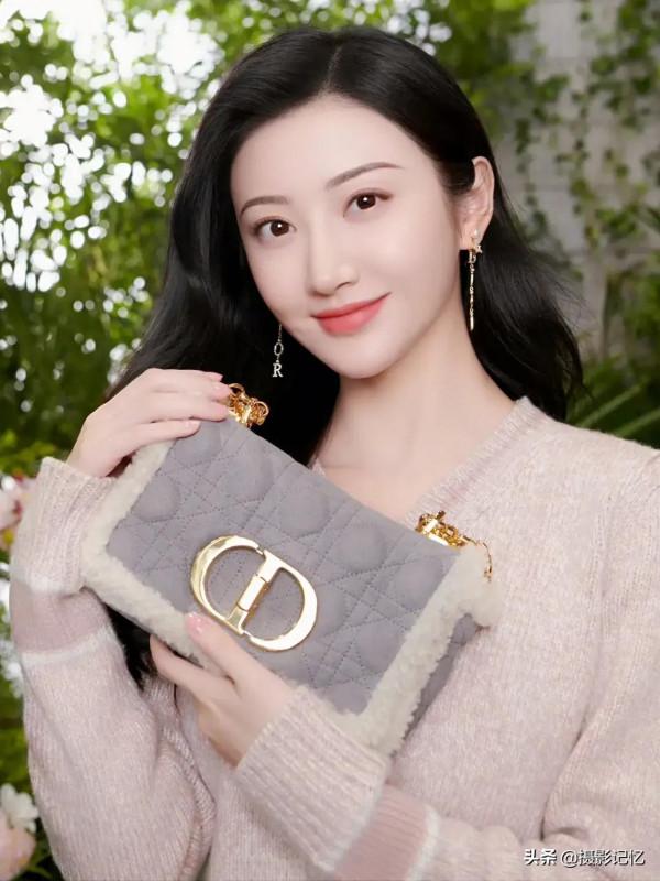 景甜：紅唇玉肌