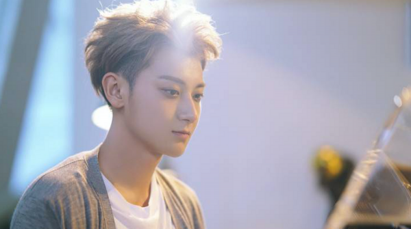 黃子韜：為啞巴發小學手語，成名後把他留在身邊當助理