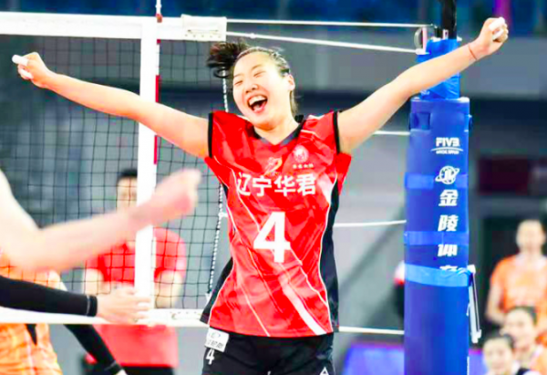 2連勝轟41分，中國女排00後英才崛起，她像王一梅+曾春蕾的結合體