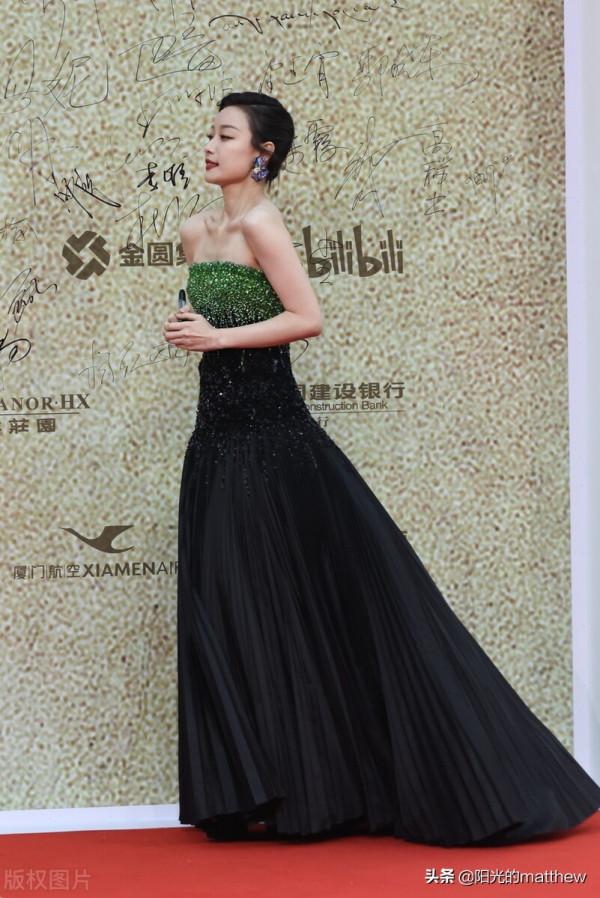 第34屆金雞獎閉幕紅毯:群星歡聚,林允粉色花苞裙真是仙女本人了 第34屆金雞獎閉幕紅毯:群星歡聚,林允粉色花苞裙真是仙女本人了