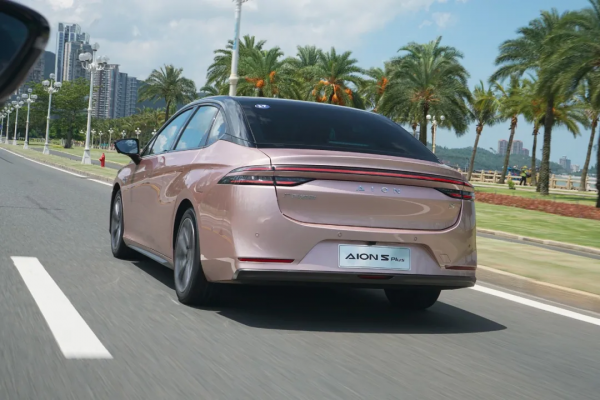 A+級家轎實力新秀，試駕甜而不膩的AION S Plus