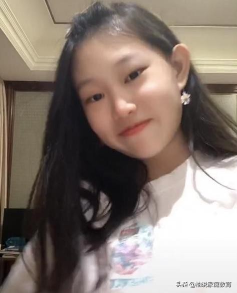 小瀋陽14歲女兒撞臉“金智妮”,懟臉照氣場全開,堪稱整容式長大 小瀋陽14歲女兒撞臉“金智妮”,懟臉照氣場全開,堪稱整容式長大