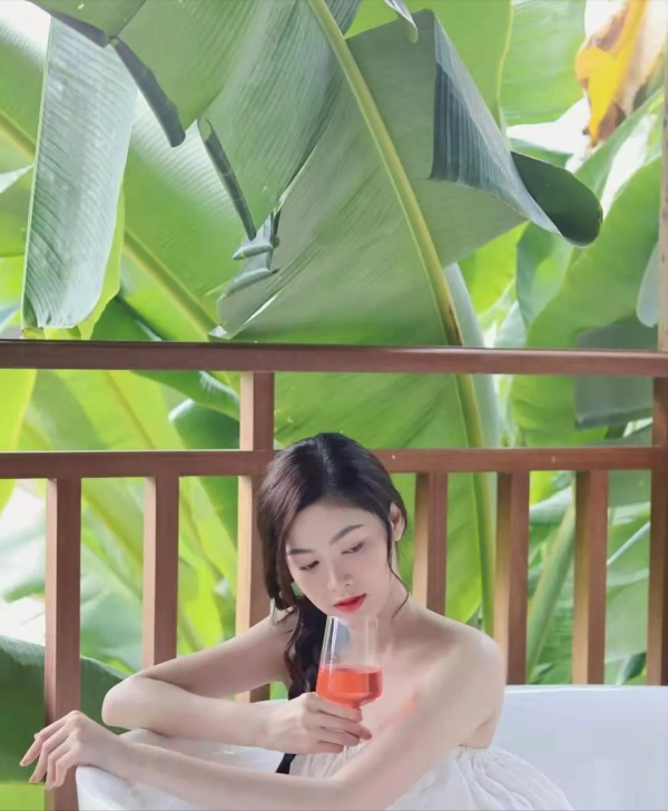 這位寮國名媛曾將東南亞溫柔的氣質帶到了中國大陸的對岸