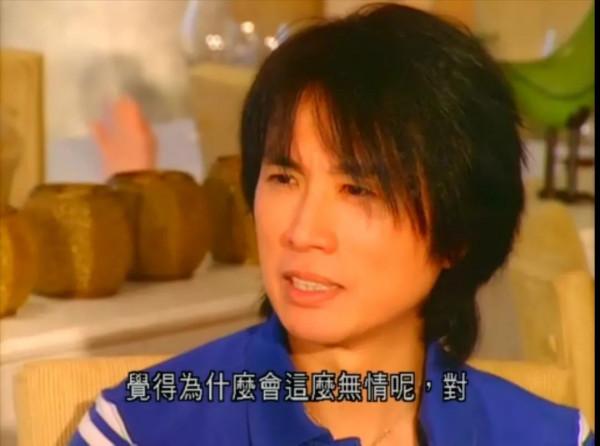 火到讓人願意在垃圾桶旁排隊，黃子華為何有資格成“香港男神”？