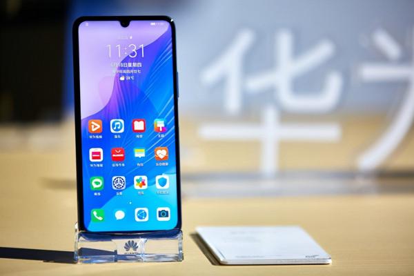 Realme用三年出貨量破億，給機圈帶來大壓力？網友：劣幣驅逐良幣