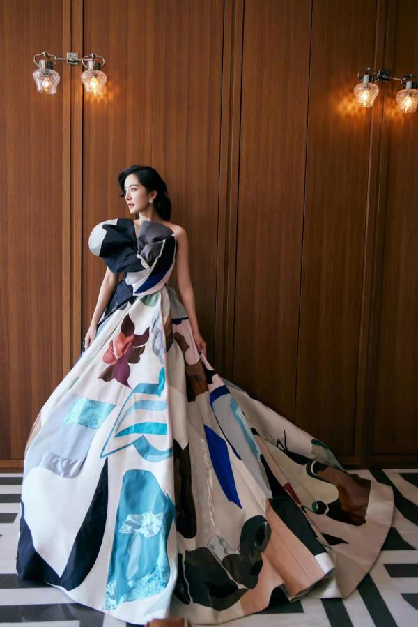 芭莎紅毯生圖太敢拍!楊冪陳偉霆牽手,孫一文穿仙女裙顏值太開掛 芭莎紅毯生圖太敢拍!楊冪陳偉霆牽手,孫一文穿仙女裙顏值太開掛