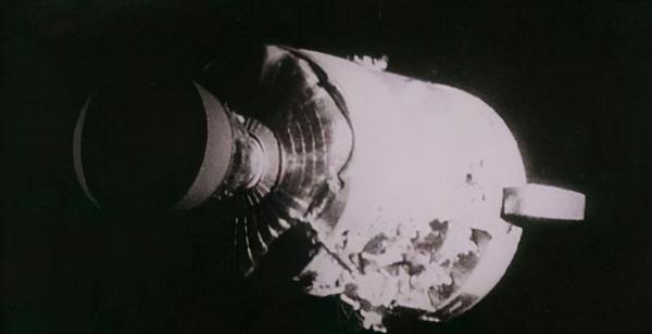 宇航員上太空為什麼要帶手槍？帶手槍防誰？手槍在太空中管用嗎？