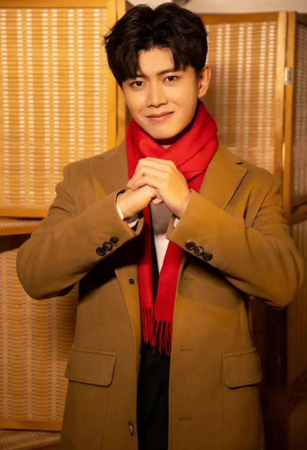 任嘉倫參加春晚用的是任國超的名字