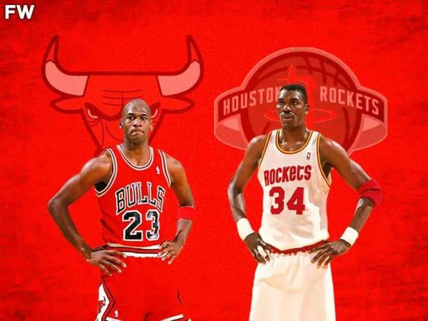 美媒列出了奧拉朱旺職業生涯近乎完美的一個賽季,可惜喬丹退役 美媒列出了奧拉朱旺職業生涯近乎完美的一個賽季,可惜喬丹退役