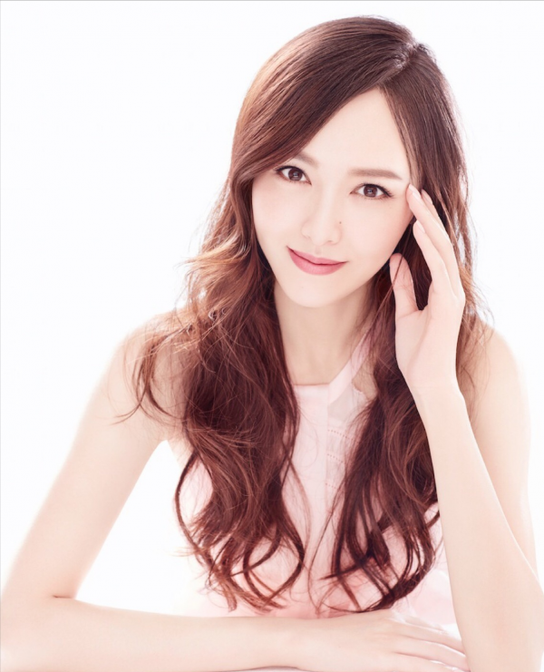 唐嫣，嫣然一笑就是傾城形象的女神