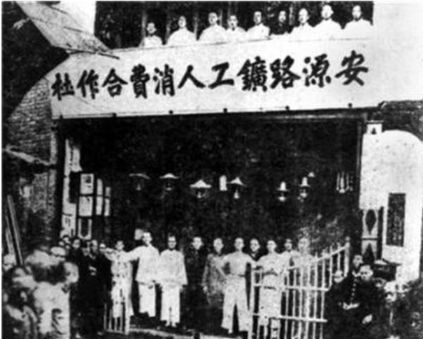 毛澤東族兄毛新梅，41歲犧牲留下5子女，妻子乞討將兒女送往延安