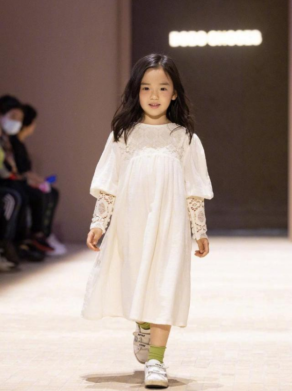 長相浪費基因？這些星二代，明明跟父母共用一張臉