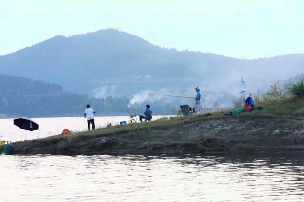 釣魚時大聲說話,真的能把進窩的魚驚散麼 釣魚時大聲說話,真的能把進窩的魚驚散麼