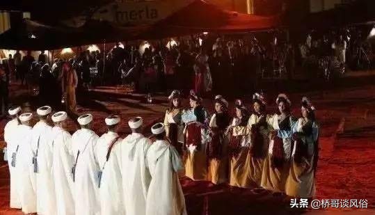 摩洛哥習俗:“新娘市場”,男人在集市中選“新娘” 摩洛哥習俗:“新娘市場”,男人在集市中選“新娘”