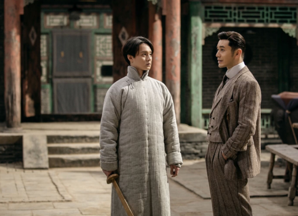 給病號服做腰線，女扮男裝戴假睫毛，國產劇主演造型能有多心機？