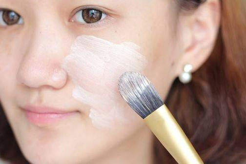 塗粉底液時，掌握“4個技巧”遠離卡粉、浮粉，底妝也更服帖了