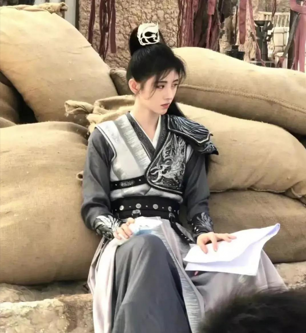 于娜,被海巖選中的那一刻起,人生就進入一個看似幸運的錯誤賽道 于娜,被海巖選中的那一刻起,人生就進入一個看似幸運的錯誤賽道