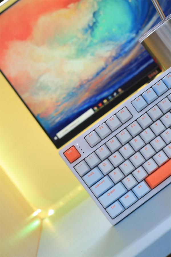 擠爆牙膏，一步到位 HELLO GANSS HS98T無線三模鍵盤