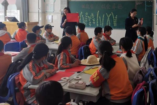 ​“5+2”課後服務收費標準來了,家長“不滿意”,老師也無奈 ​“5+2”課後服務收費標準來了,家長“不滿意”,老師也無奈