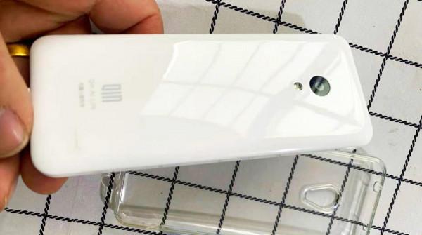 戒網癮用還是老人用，體驗這款小尺寸直板智慧手機，還是實用至上