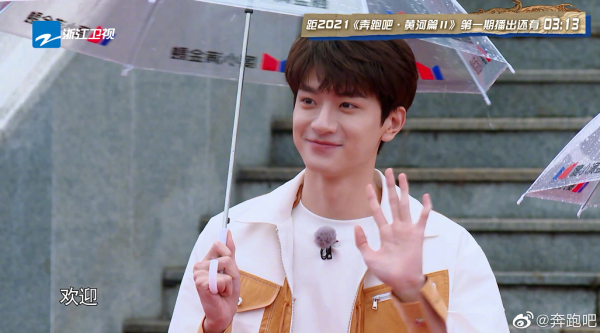 《奔跑吧》黃河篇今晚首播,從海報“C位”就能看出這季隊長人選 《奔跑吧》黃河篇今晚首播,從海報“C位”就能看出這季隊長人選