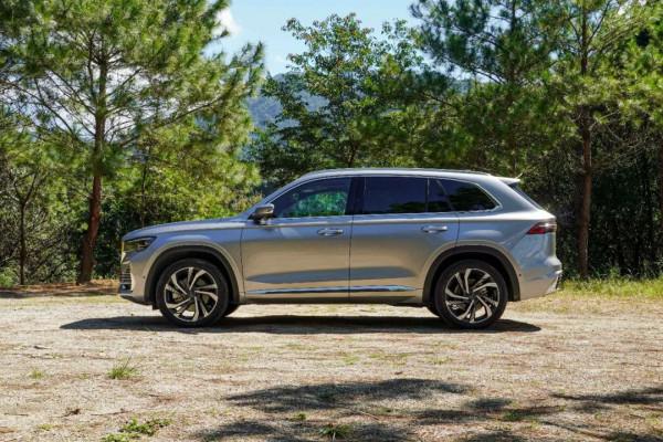 重新“定義”緊湊級，軸距2845mm，三屏聯動，不到14萬可買