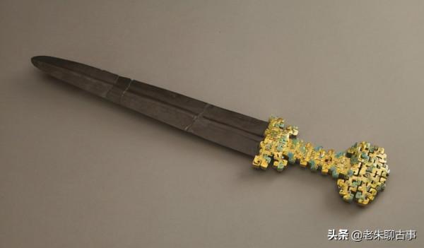 商周古墓挖出鐵劍,文物專家:這是一把黃金寶劍 商周古墓挖出鐵劍,文物專家:這是一把黃金寶劍