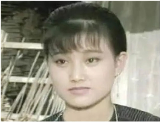 從“苗寨姑娘”到“春晚國臉”，55歲的宋祖英如今怎樣了？