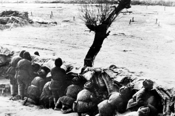 94歲供電公司老員工，登記資訊時，含淚拿出一張71年前的報功書