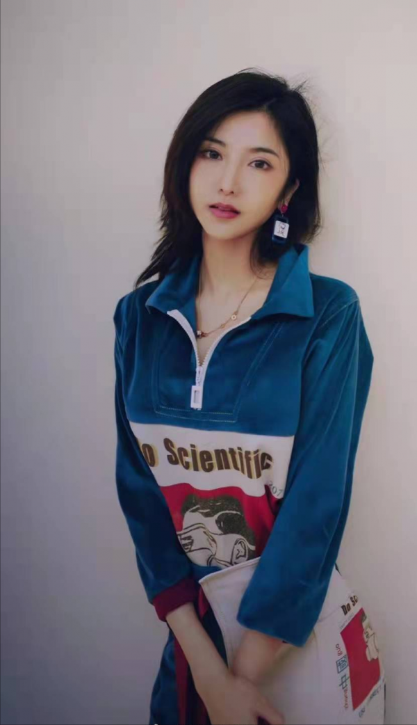 她是清華“雙料狀元”，顏值不輸明星，卻因藝考生的身份備受質疑