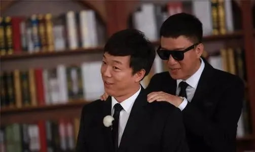 5位沒“偶像包袱”的明星,鄧超竟去路邊貼膜,雷佳音是各種自黑 5位沒“偶像包袱”的明星,鄧超竟去路邊貼膜,雷佳音是各種自黑