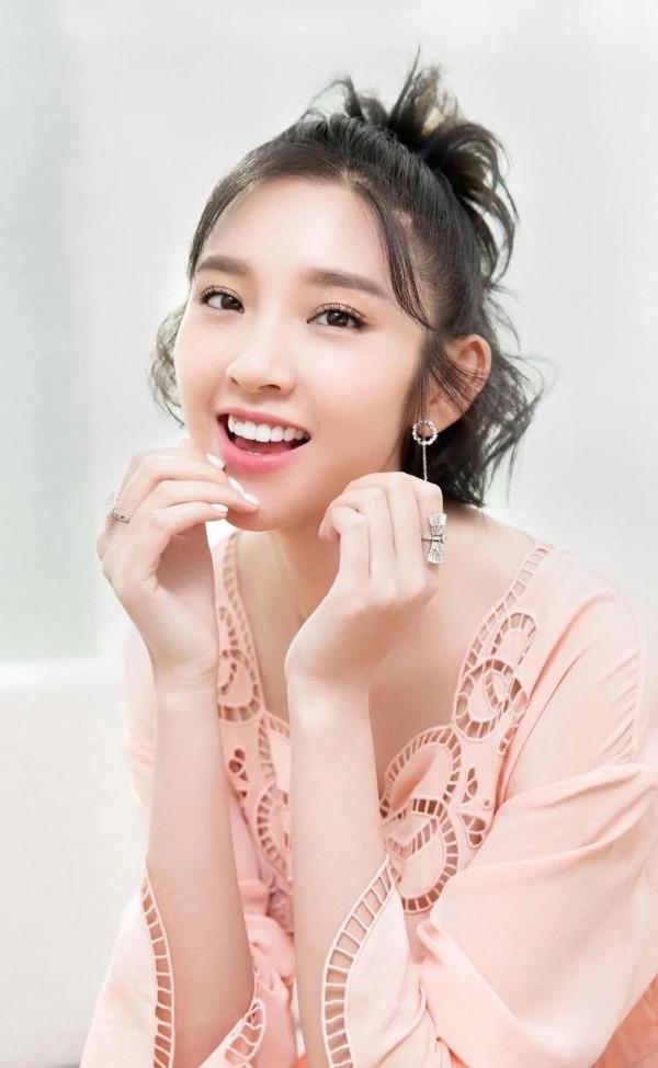 唐藝昕，著名演員