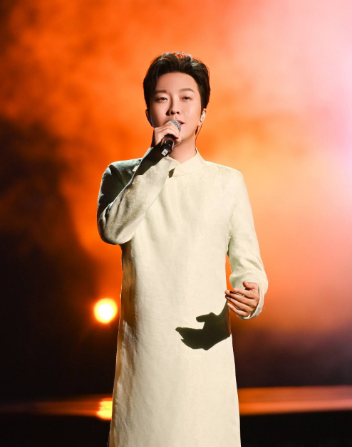 從“服務員”到“貴妃”，被辱罵的20年間，李玉剛究竟經歷了什麼