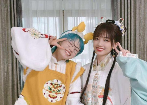 為啥要把央視記者王冰冰&OpenCurlyDoubleQuote;娛樂化&rdquo;，戴個眼鏡也能上熱搜？