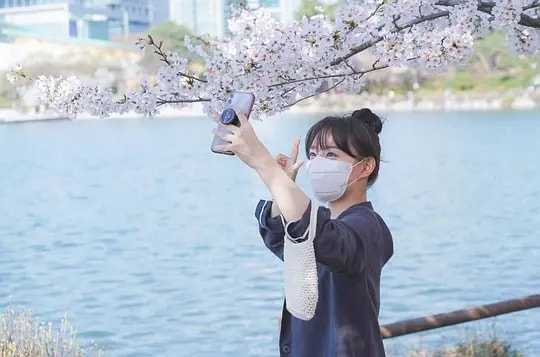 “天然女神”金智媛：顏值絲毫不輸宋慧喬，如今廣告接到“手軟”