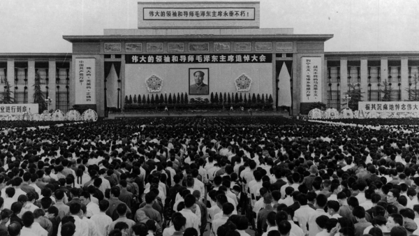 他因與毛澤東太像，被葉劍英欽點出演“毛主席”，李訥見他後痛哭