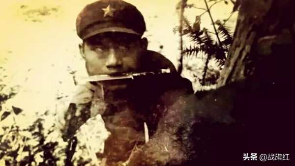 解放軍路過越南村莊，農婦照常幹活，戰士忽然喊：對方有槍