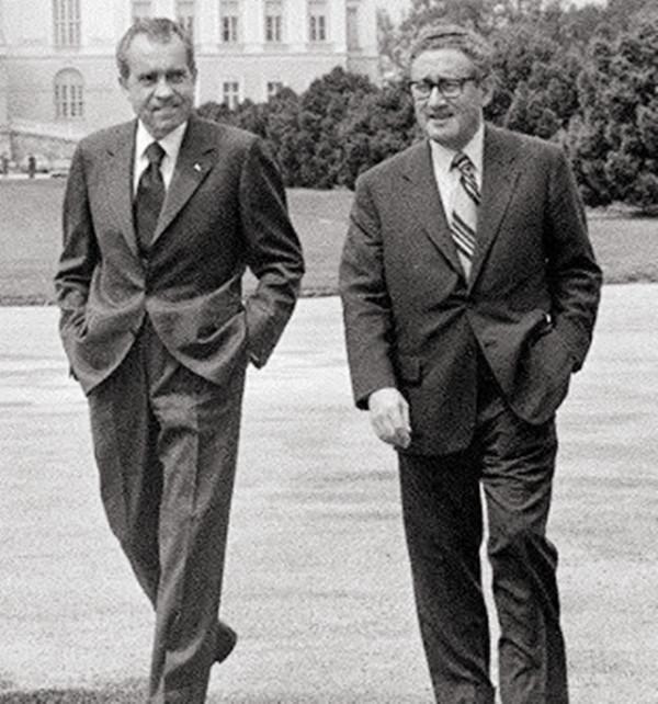 美國總統尼克松訪華,看到“打倒美帝”標語,毛主席如何巧妙化解 美國總統尼克松訪華,看到“打倒美帝”標語,毛主席如何巧妙化解