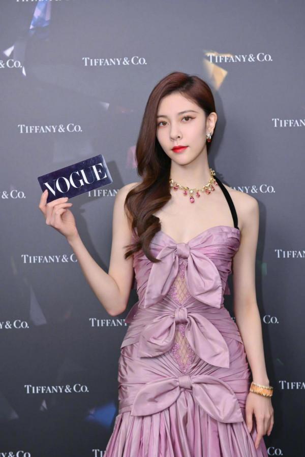 沒有張雨綺不買碎鑽的霸氣，普通人便宜配飾怎麼戴，才能脫離俗氣