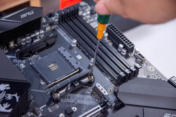 微星X570S主機板領銜，三套件助力打造開放式桌面主機