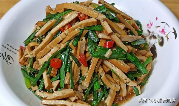 韭菜和豆乾是一對,簡單下鍋一炒,鮮美開胃更下飯一盤不過5塊錢 韭菜和豆乾是一對,簡單下鍋一炒,鮮美開胃更下飯一盤不過5塊錢