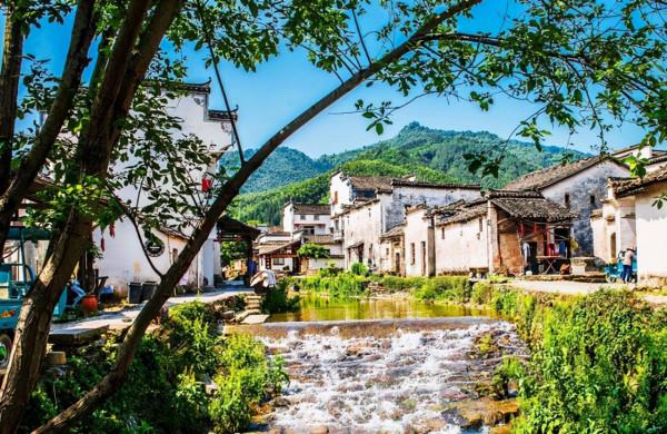 這才是11月最推薦去的景點，秋色正美還小眾，適合閒居兩三日