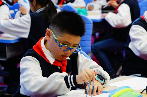 前4人後6人一共幾人？學生說出正確答案，被老師判錯：不是11人