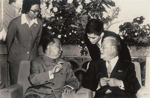 1980年華國鋒訪日，聽到日本對他的個人介紹，頓時哈哈大笑