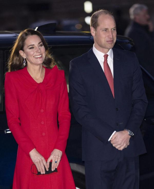 凱特王妃主持聖誕頌歌,獲婆家孃家鼎力支援,讓不和謠言隨風破 凱特王妃主持聖誕頌歌,獲婆家孃家鼎力支援,讓不和謠言隨風破