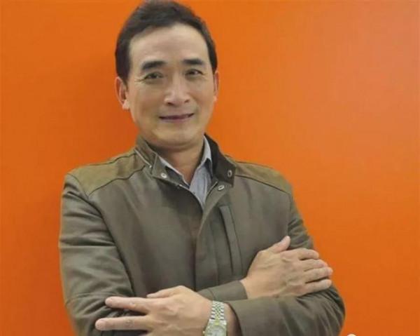 方舒：被屠洪剛拋棄後獨自撫養兩個女兒長大，生活有淚也有笑